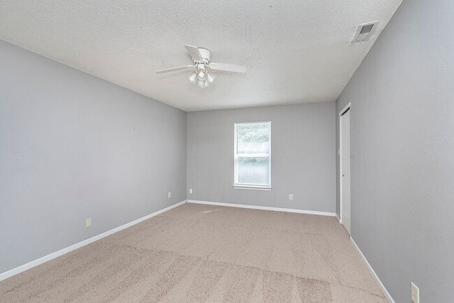 Building Photo - Great 3 Bedroom, 2 1/2 Bath Home in Cameron Meadows Subdivision!