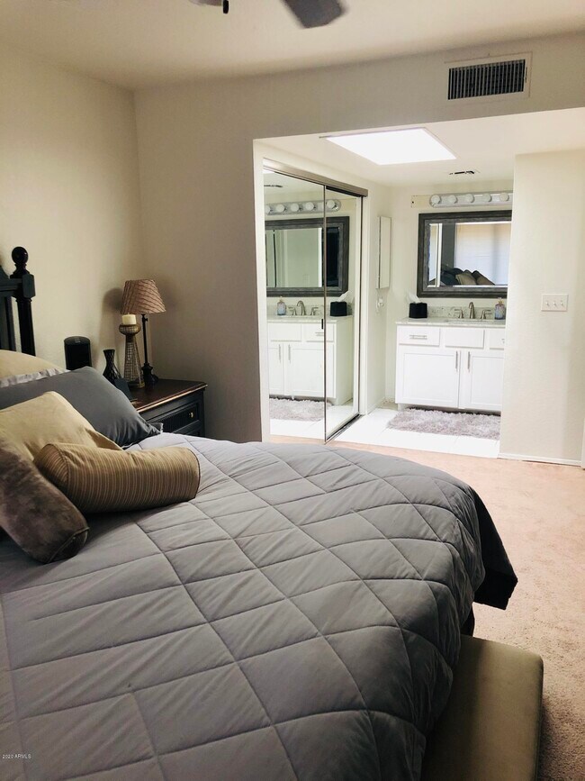 Building Photo - 34 E Coral Gables Dr