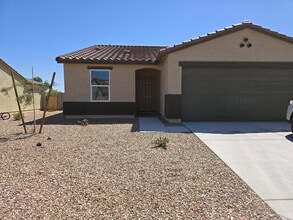 Building Photo - 737 Dylan Ct