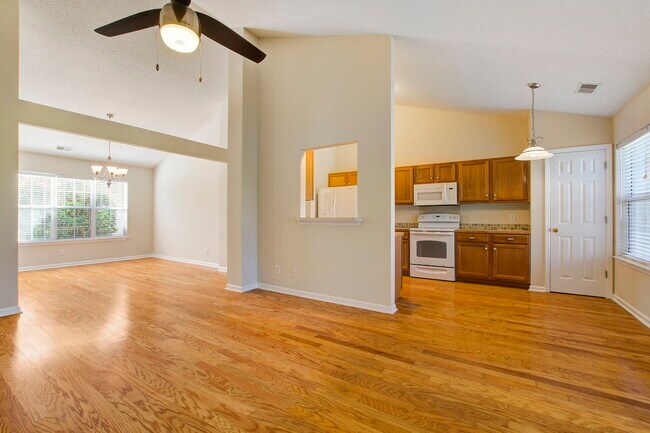 Building Photo - 454 Hainesworth Dr