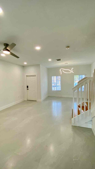 Building Photo - 10850 NW 82nd Terrace