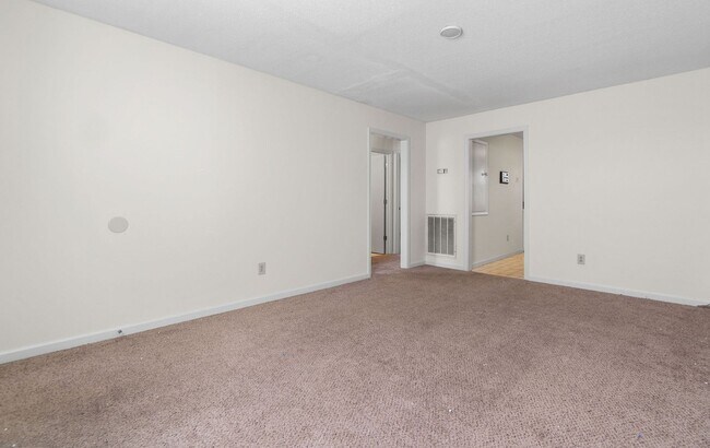 Building Photo - 112 Stephanie Dr