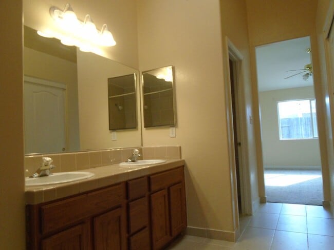 Building Photo - 7015 Rogue River Dr