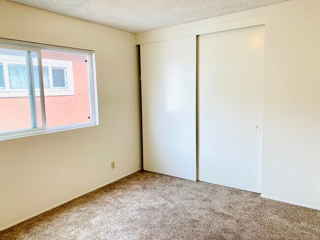 Building Photo - LIVE BY THE BEACH IN MISSION BEACH!  2BR/1...