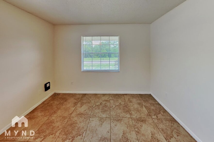 Building Photo - 12431 Brookside St