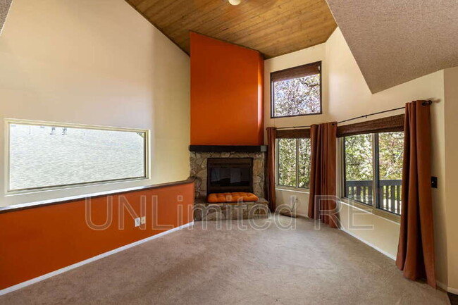 Building Photo - 5000 E Palomino Ln