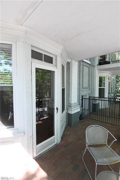 Building Photo - 1009 Colonial Ave
