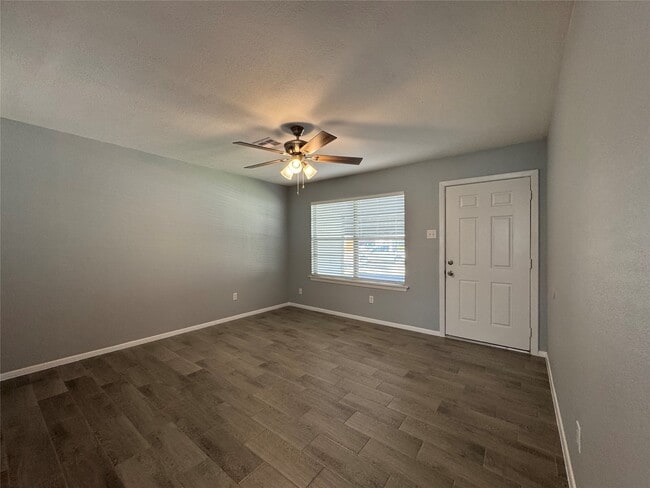 Building Photo - 514 Bertloma St