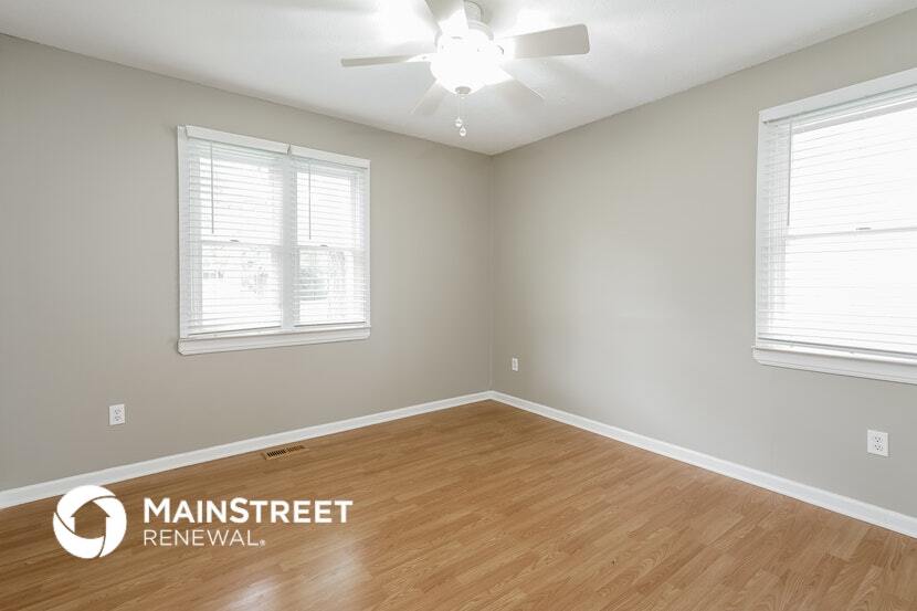 Building Photo - 305 Station St E