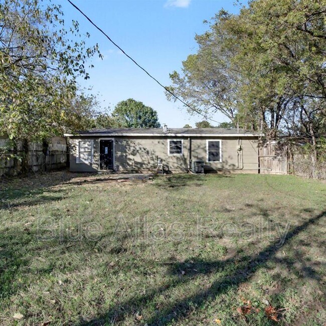 Building Photo - 4024 Wiman Dr