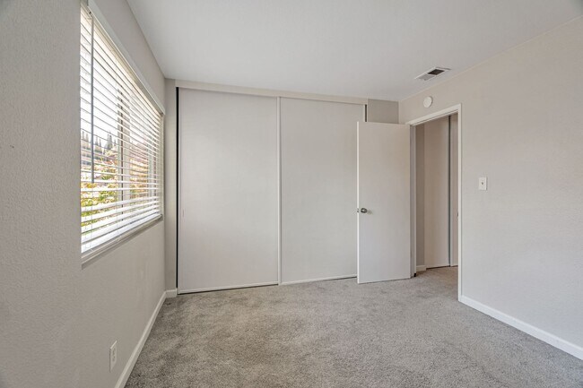 Building Photo - 2 Story Townhome