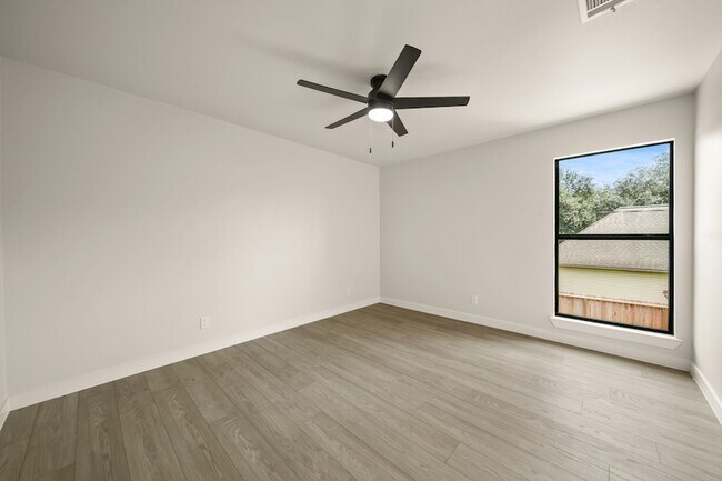 Building Photo - 3010 Manila Ln