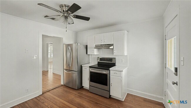 Building Photo - 820 N 5th St