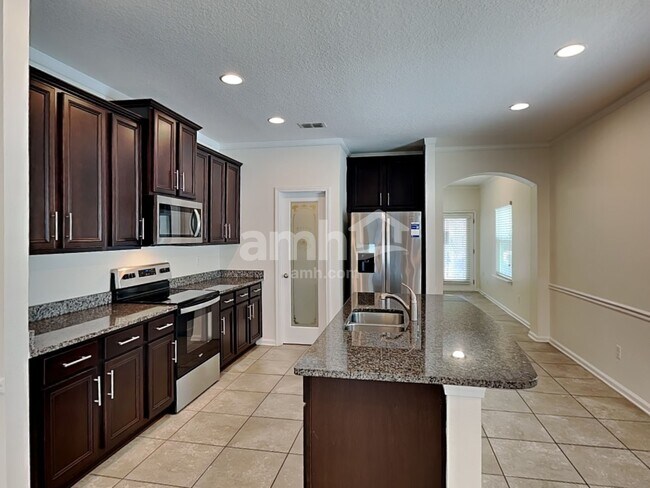 Building Photo - 629 Drysdale Dr