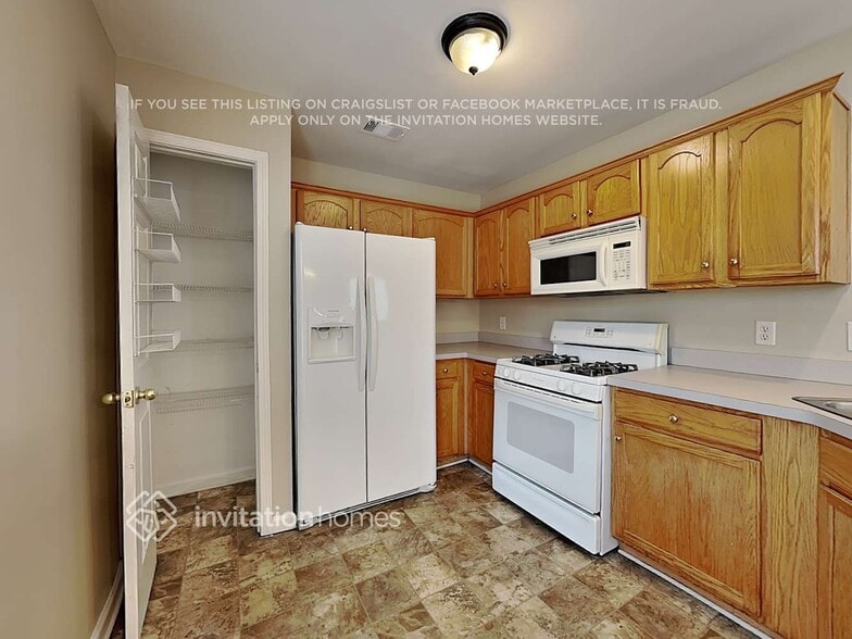 Building Photo - 325 Providence Rd