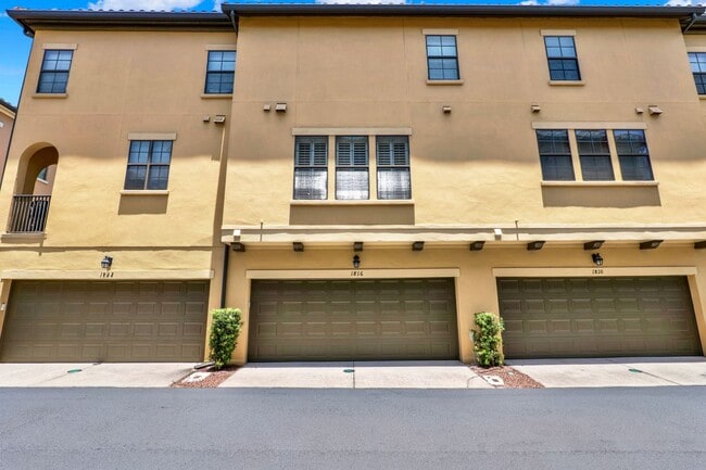 Building Photo - Stunning 3/3.5 Baldwin Park Townhome with 2-Car Garage & Upgrades Galore!