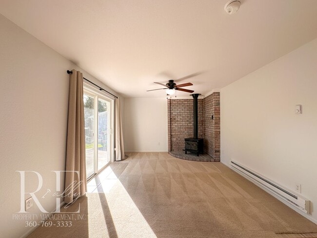 Building Photo - A Warm & Welcoming Rambler in the Heart of Central Kitsap