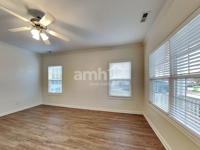 Building Photo - 1121 Rutledge Landing Dr