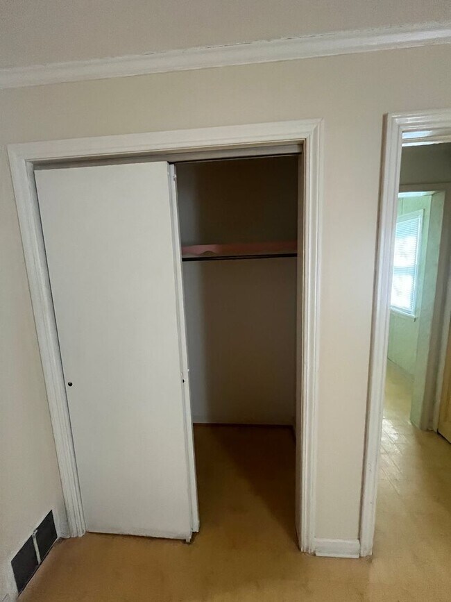 Building Photo - 3 Bedroom Home with In-Law Suite Available Near Rochester General