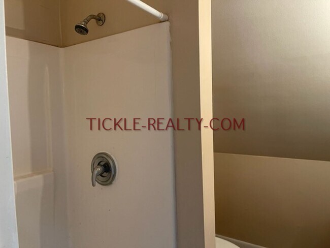 Building Photo - 2-4 Whalin Street