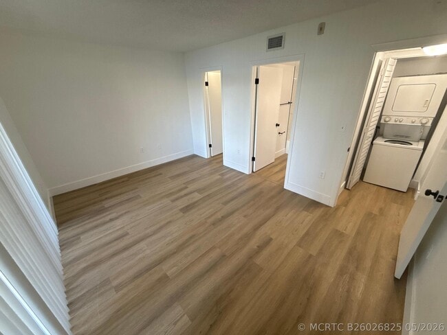 Building Photo - 5200 NW 31st Ave
