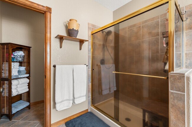 Building Photo - Rio Rancho Gem - Stunning 4-Bedroom Home –...