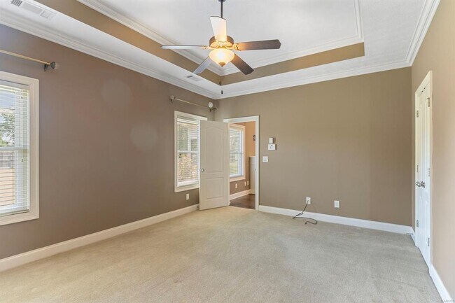 Building Photo - 704 Briarcliff Pl