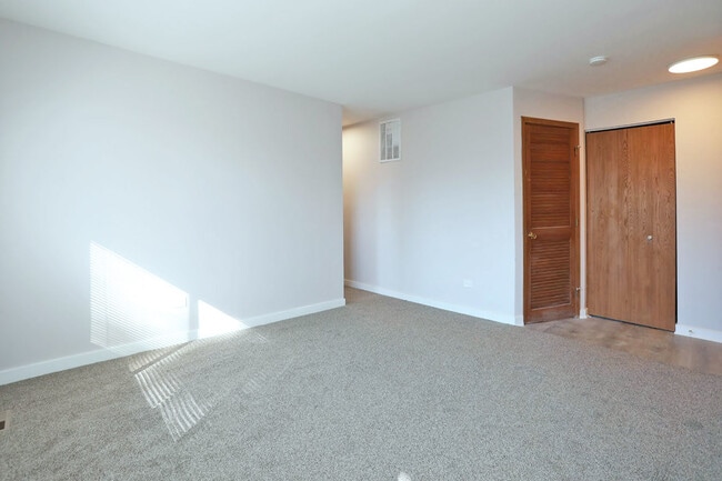 Building Photo - 675 Greenfield Ct