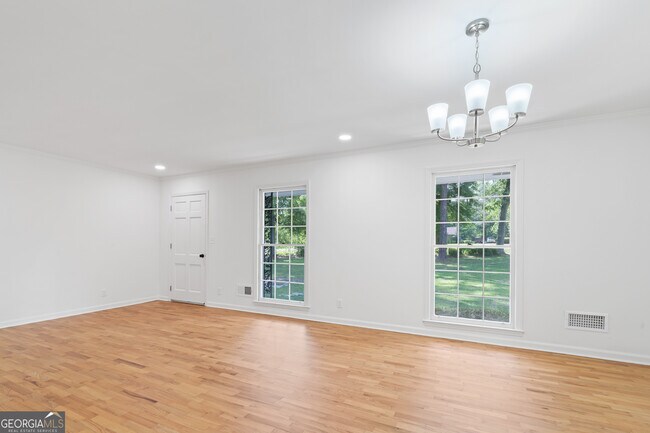 Building Photo - 223 Brookwood Dr