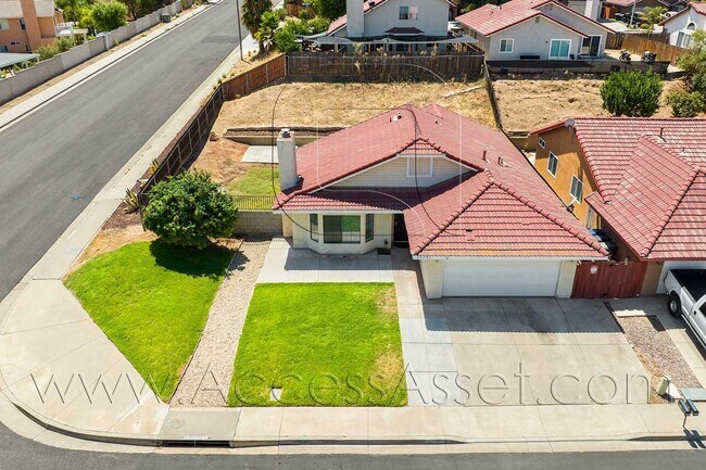 Building Photo - 15731 Laguna Ave
