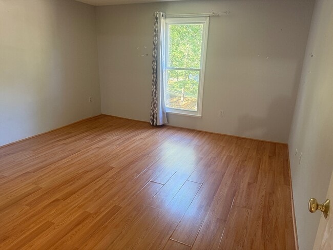Building Photo - 9 Shadowbrook Ln
