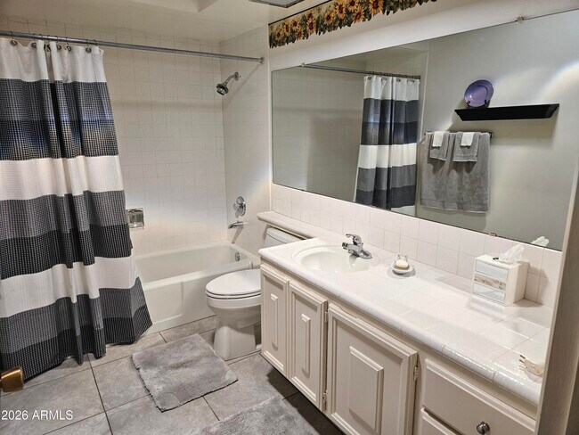 Building Photo - 6851 E Golden Hills Way