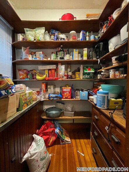 Building Photo - 352 Main St