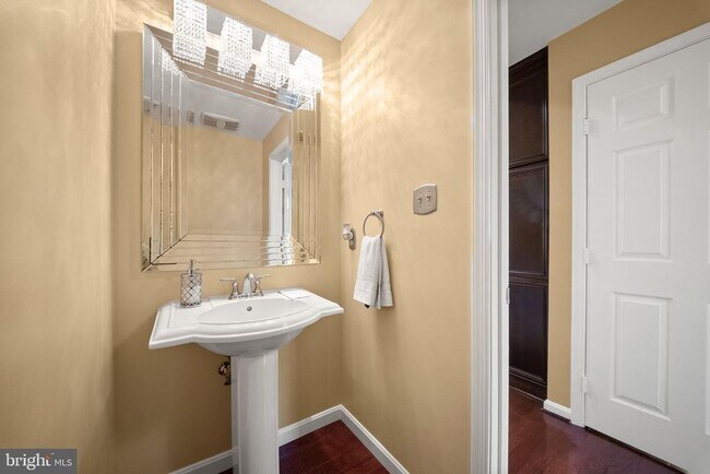Building Photo - 5667 Lonesome Dove Ct