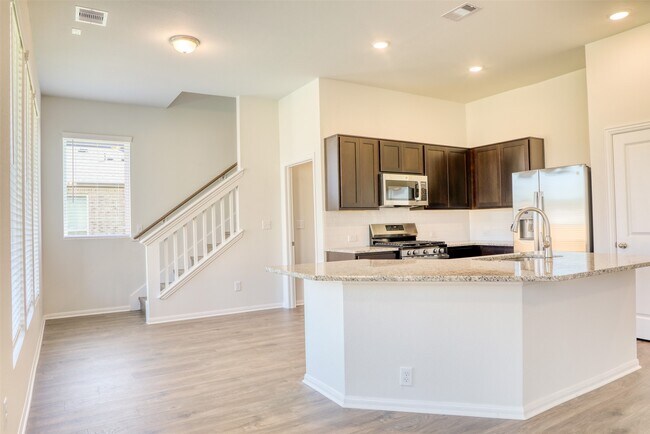 Building Photo - 410 Magnolia Ln