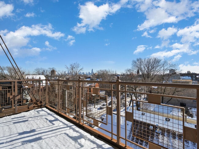 Building Photo - 2225 W Wabansia Ave