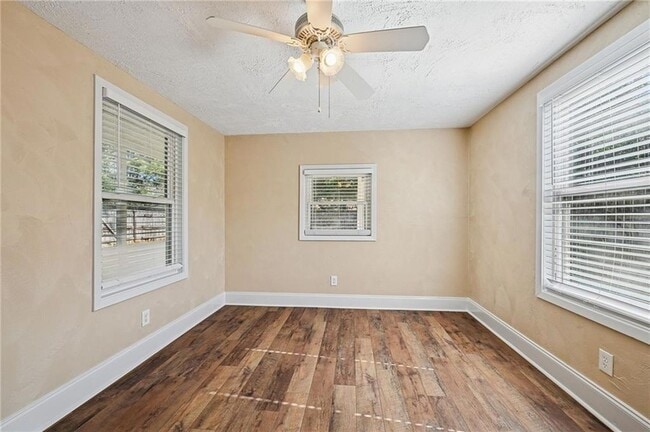 Building Photo - 2216 Teal St