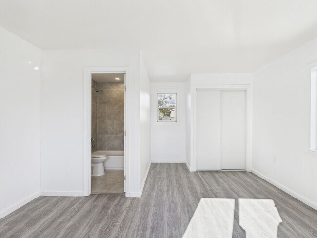 Building Photo - 2135 Washington St