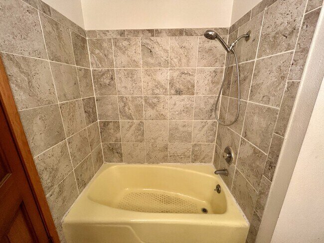 Beautiful tiled full bathtub! Tub is a regular size - 8519 49th St W
