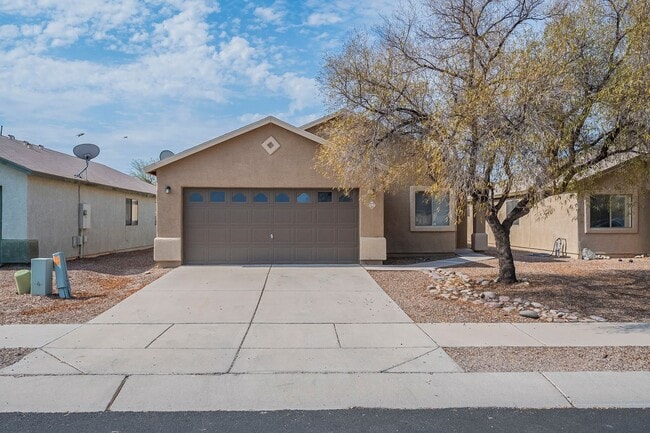 Building Photo - Spacious 3-Bed Tucson Rental with Garage &...