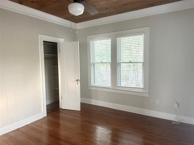 Building Photo - 312 Le Grande Ave