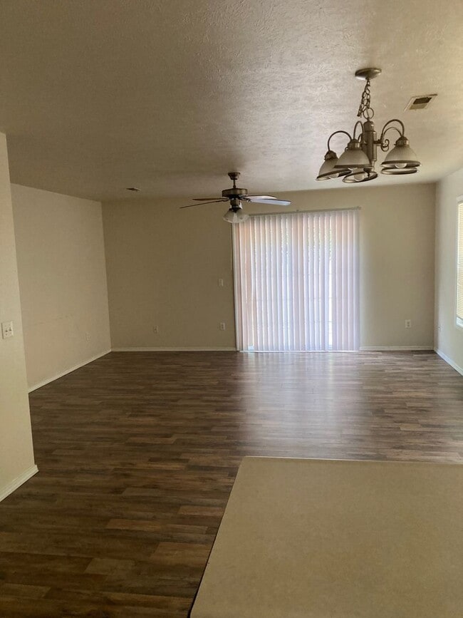 Building Photo - Home For Rent