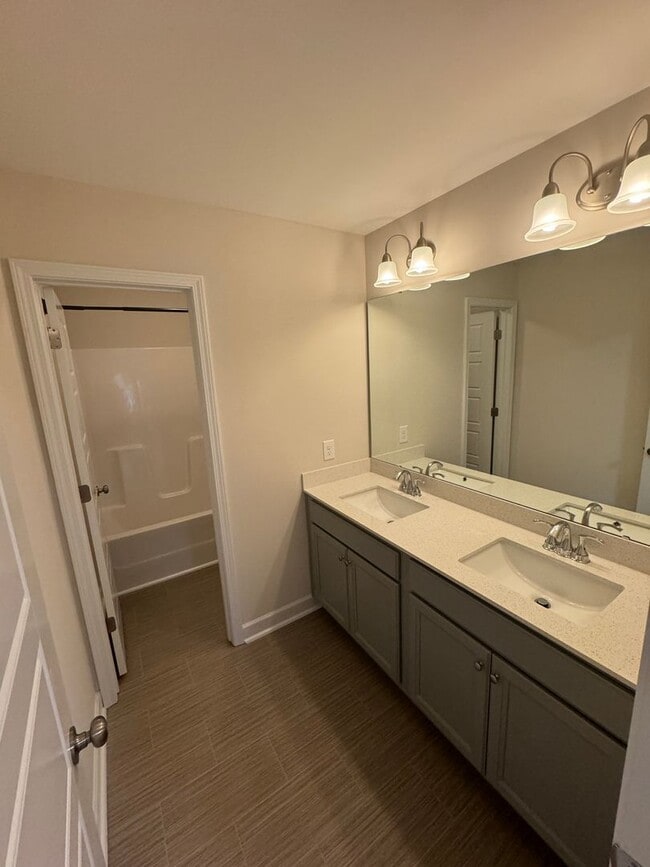 Building Photo - Rental - LIKE NEW!!!!  Absolutely Beautifu...