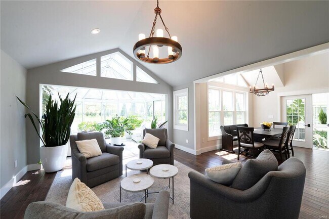 Building Photo - 1306 S Geyer Rd