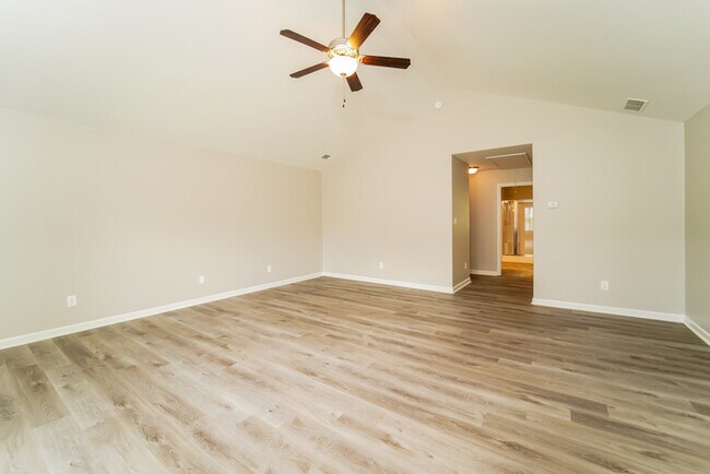 Building Photo - 126 St Charles Pl
