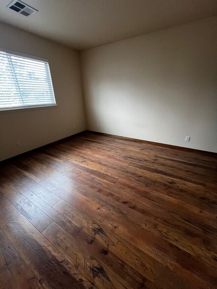 Master Bedroom - 1232 W Harbeck Rd