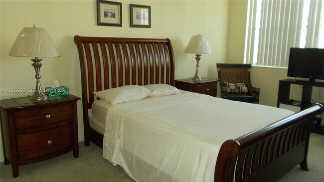 Building Photo - 3161 S Ocean Dr