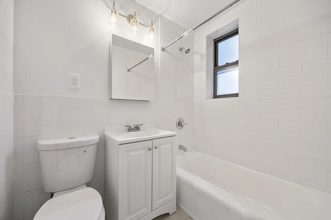 Building Photo - 302 96th St