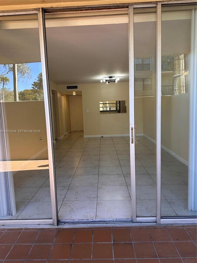 Building Photo - 10875 SW 112th Ave