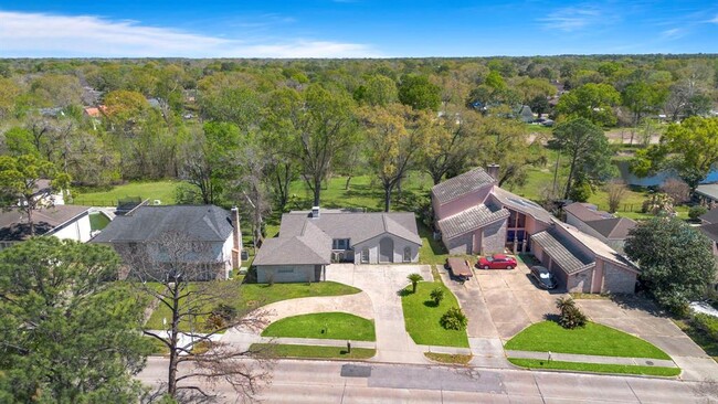 Building Photo - 7710 Antoine Dr